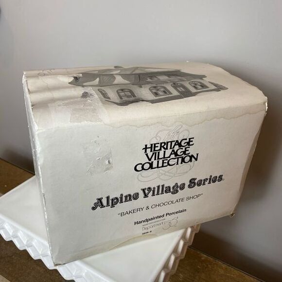Department 56 Heritage Alpine Village Bakery & Chocolate Shop #5614-6 Retired - Picture 9 of 9